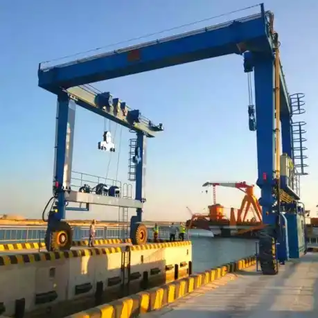 Yacht Hoisting Crane